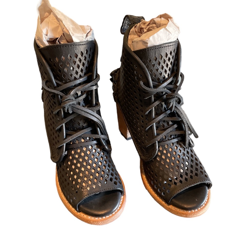 Freebird Benni Black Multi 8